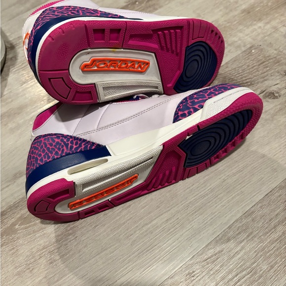 Jordan Sneakers with Pink and Blue Highlights - Picture 2 of 2